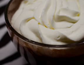 Mug cake à la Nutella et à la chantilly