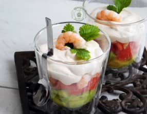 Verrines avocat, crevettes et pamplemousse rose