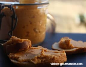 Tartinade de lentilles corail, tomates confites et curry