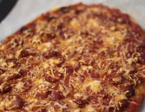 Pizza au chorizo et oignons rose de Roscoff