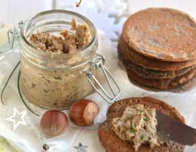 Beurre de champignons et blinis à la noisette