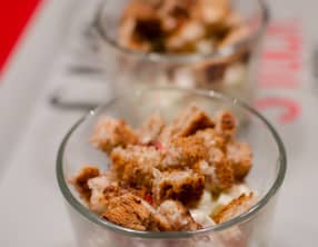 Verrine de truite fumée et de pomme verte au fromage frais