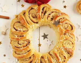 Couronne de Noël en brioche à la cannelle