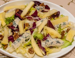 Salade de pommes, fourme d'Ambert et noix