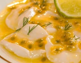 Carpaccio de St-Jacques aux fruits de la passion