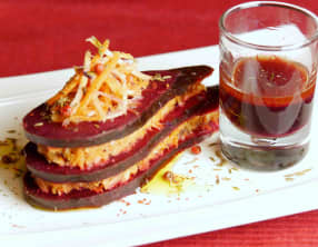 Millefeuille de betteraves et de crudités