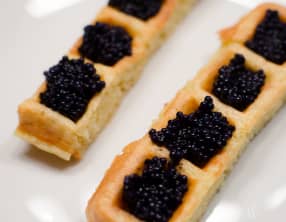 Fingers de gaufres de pomme de terre aux oeufs de lump