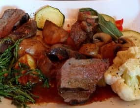 Filet de chevreuil, sauce pleurotes, noix et fromage bleu