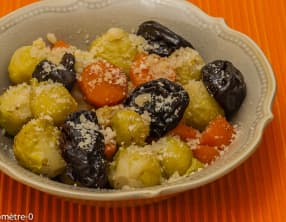 Poelée de choux bruxelles aux carottes et pruneaux