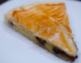 Galette des rois à la noix de coco et aux pépites de chocolat