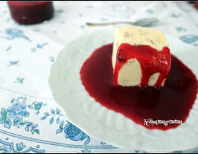 Mousse de mascarpone comme un nougat glacé, coulis de framboises