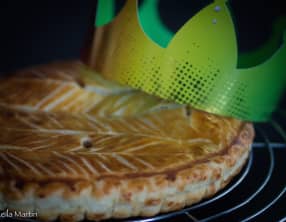 Galette des rois frangipane, pommes caramélisées et caramel au beurre salé