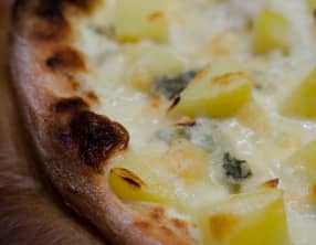 Pizza à la pomme de terre et au gorgonzola