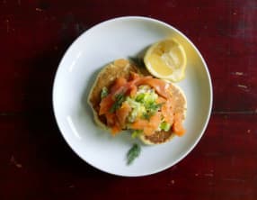 Olady à l'aneth, truite fumée et fondue de poireaux