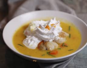 Soupe de carottes à l'orange aux St-Jacques et chantilly au cumin