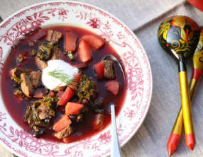 Borscht ukrainien aux pommes et aux haricots noirs
