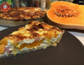 Quiche au butternut, lardons et oignons
