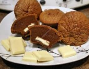 Moelleux au chocolat noir avec un coeur coulant au chocolat blanc