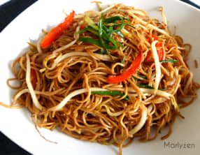 Nouilles sautées aux germes de soja