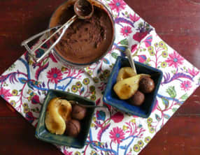 Sorbet au chocolat et poires au four