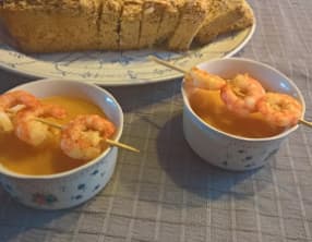 Soupe de butternut au lait de coco et crevettes au ras el hanout