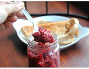 Confiture de framboises, baies de goji crue, aux graines de chia