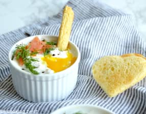 Oeufs cocotte crémeux au saumon fumé et à l’aneth