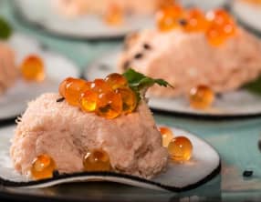 Bouchées de radis noir aux rillettes de saumon