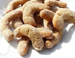 Croissants de lune, vanille, amande, noisette