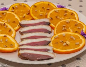 Salade d'orange au magret de canard et aux pignons de pin