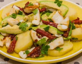 Salade d'encornets au chorizo, avocat et pomme de terre
