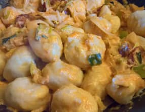 Gnocchis poêlés aux poireaux, fourme d'Ambert et au chorizo