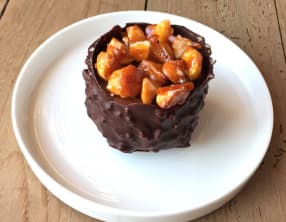 Coque de mousse au chocolat et confit de praliné de Christophe Michalak