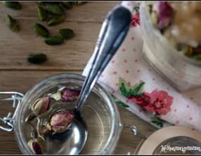 Riz au lait comme un mouhalabieh végétalien