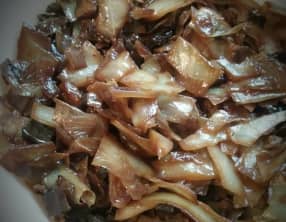 Kapusta z grzybami ou chou mijoté à la polonaise