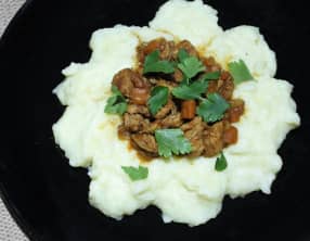 Joues de porc braisées à la bière brune et purée de pommes de terre et céleri rave