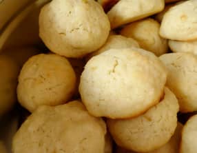 Bouchées coco, banane et rhum