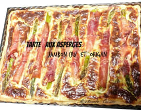 Tarte aux asperges, jambon cru et origan