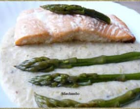 Pavés de saumon à la crème d'asperges vertes
