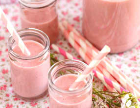 Smoothie fraise et lait d'amande et graines de lin