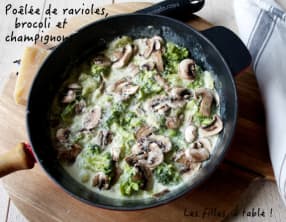 Poêlée de ravioles, brocoli et champignons