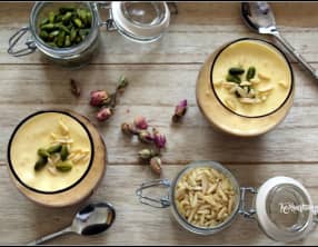 Verrines de mousse de chocolat blanc sur lit de framboises