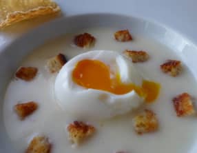 Velouté d'asperges blanches, oeuf mollet