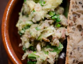 Salade d'avocat et de sardine