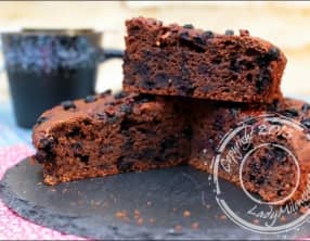 Cake healthy et moelleux au chocolat et myrtilles