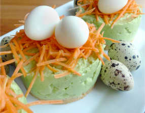 Cheesecakes de Pâques salés à l'avocat