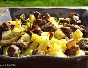 Agneau et pommes de terre au four