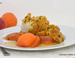 Tajine de poulet au safran et abricots confits