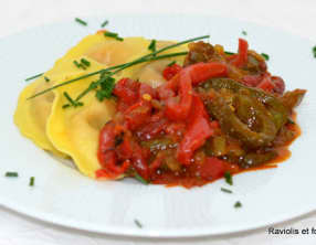 Raviolis et fondue de poivrons