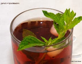 Mojito au café cold brew et à la fraise